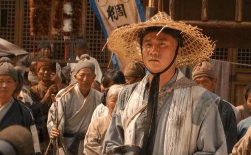 僧人八字和尚八字脚特征有哪些具体表现？