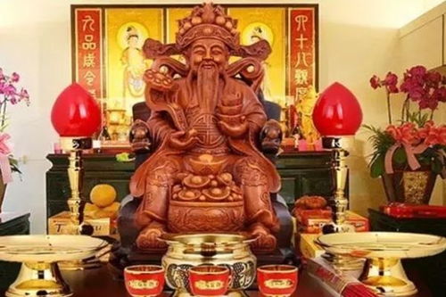 摆放神像摆件时需要注意哪些风水讲究呢？