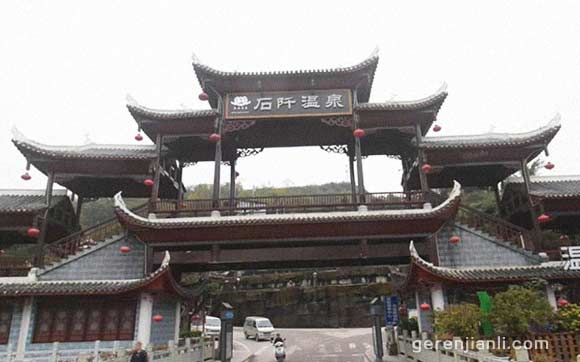 宋城：一秒梦回宋朝的狂欢派对 （排队有点长…)