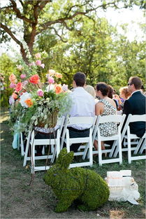 一、  植物象征与宗教隐喻：百合花束与麦穗的符号学解读