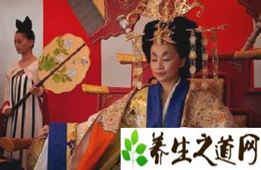 二、 元氏女皇帝之即位、废黜及其象征意义
