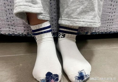 女人梦见袜子破得彳艮厉害是什么预兆？