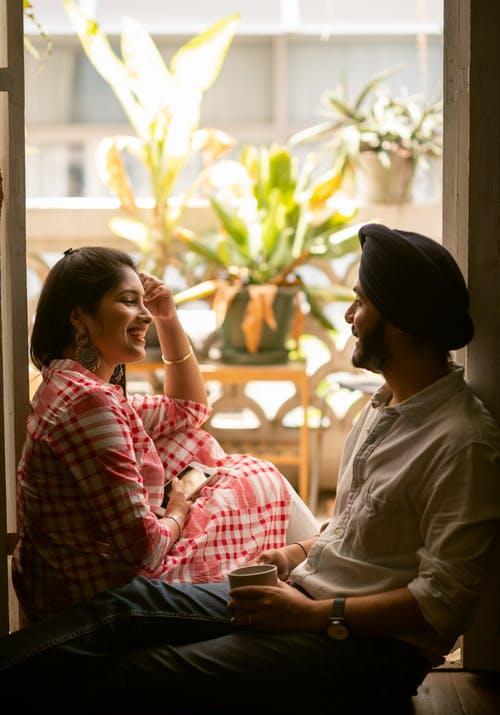 （一）客厅：家庭聚合与情感交流的枢纽