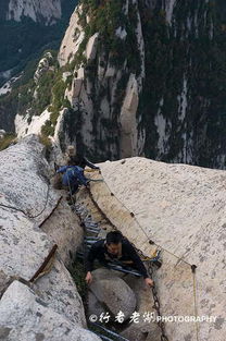 梦见站在悬崖边挣扎害怕是什么预示或心理状态的表现？