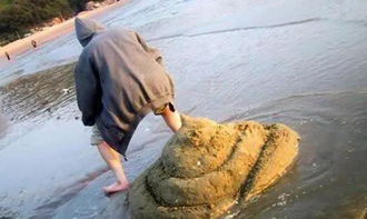 我为什么会梦见自己蹲茅坑拉屎，身上还粘着屎呢？