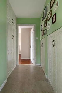 三、  视觉层级与心理暗示：高度、主墙与数量的平衡艺术