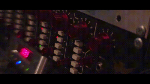 第一节：镜之禁忌——关于“别相信镜子”的深层隐喻