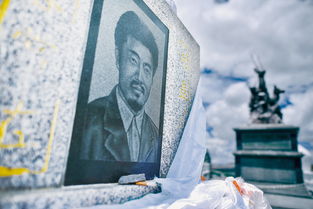 二、 纸人泪光：象征意义的更多沉重解读
