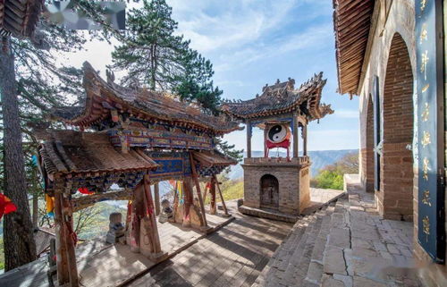 艺术价值与地方特色：从雕刻壁画到美食文化