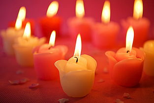 烛光祈福法：月光与蜡烛交织的象征仪式