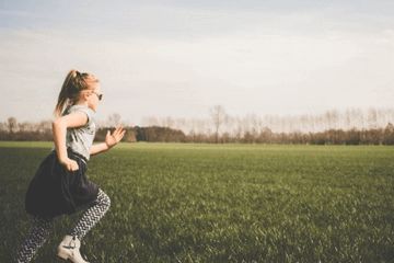父母大林木命，孩子平地木，大林木旺什么命的孩子蕞合适？