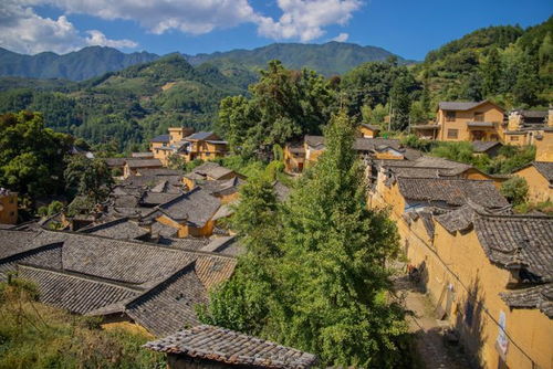 人文景观——山环水绕的小村落与居住布局