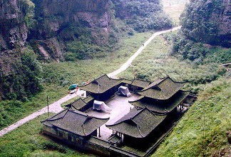 如何免费收听看风水寻墓和风水墓事的相关内容？