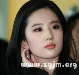 4. 人中寬大——性格寬厚與財運亨通