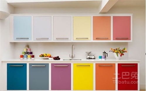 2.2 黄色：财源广进却需谨慎搭配