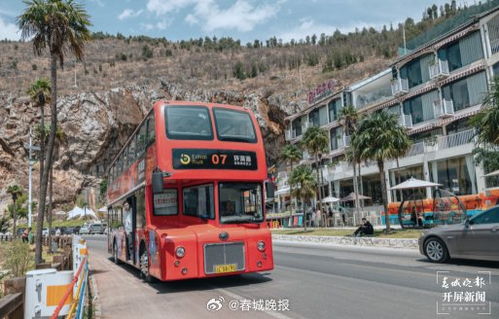 四、沿途风景：工地美学与荒诞现实主义