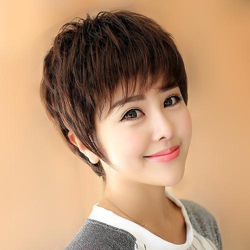 风水学中，女性胸前毛发与长发短发对家居风水有何影响？