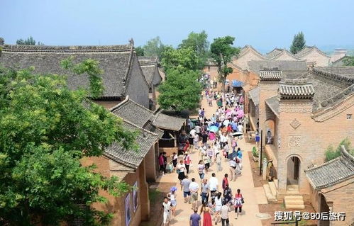华清宫：红墙白雪与温泉的双重享受