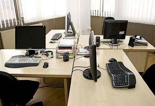 七、 路冲煞：路径交汇对职场平安感的威胁