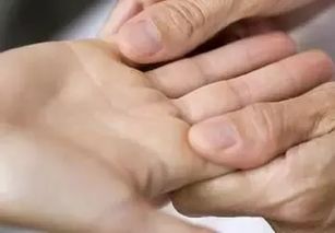 6. 波浪形淡线并伴有切断纹——心脏疾病警报