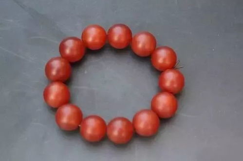 1. 红绳：最基础的辟邪之选