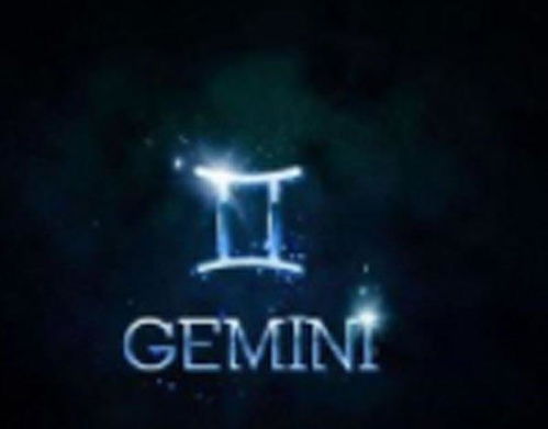 属猪双子座2026年爱情运势如何？属猪射手座2026年事业运怎样？