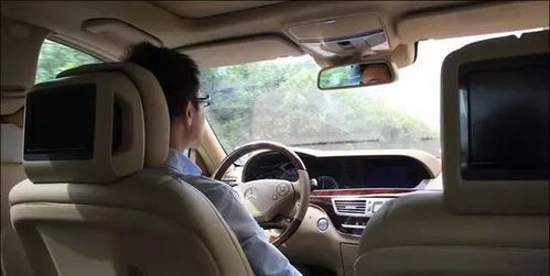 女人梦见车停后突然溜进水中，这是怎么回事呢？