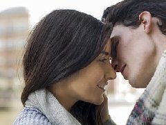 三、 案例分析：从个人经历到群体效应