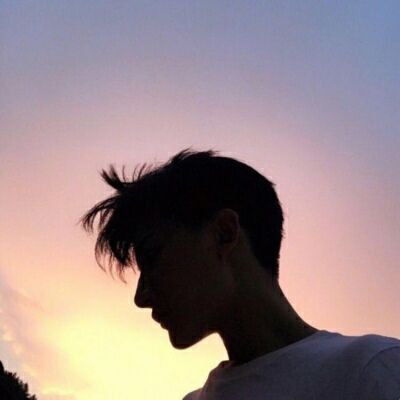 微信昵称中的暗流涌动：为何“忧郁至极”的男生名字让人心碎？