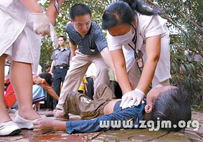 我为什么会梦到儿子掉水里，自己爬上来又梦到被救起呢？