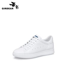 哥弟白色女鞋的诞生：从办公室到旅途的蜕变