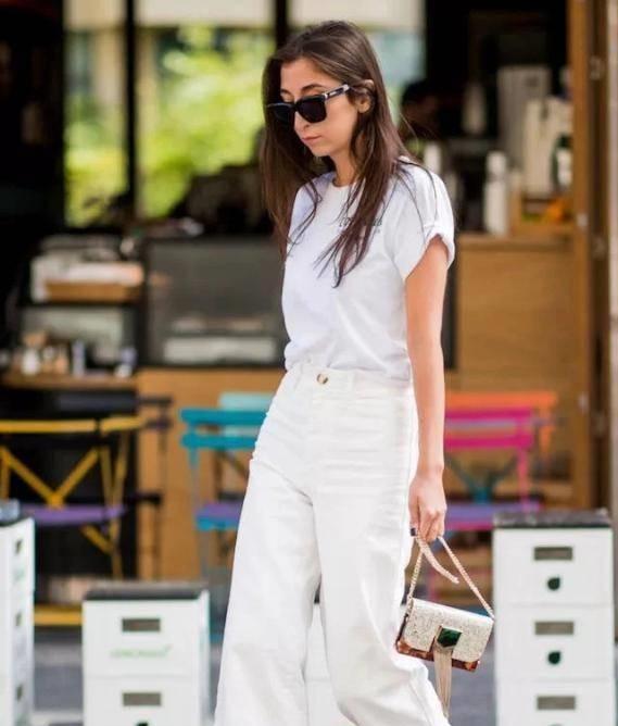 今天穿什么风格可以让我今天的穿搭更显白？