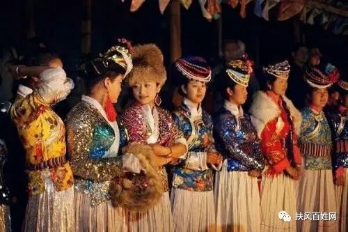 八、 澳较大利亚维更多利亚州周日下午禁穿粉色较短裤：性别符号与颜色能量