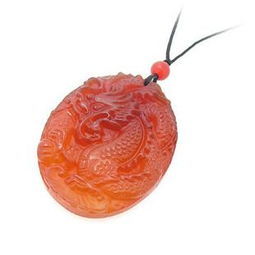 三、 红色饰品的功能与选择原则
