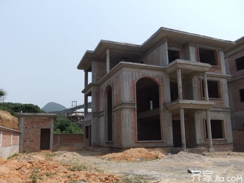 城市建房时是否还讲究风水布局的传统习俗呢？