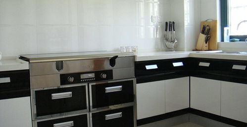 一、 炉灶位置的择定：藏风聚气与避免冲射