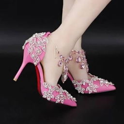 十二星座专属黑色高跟鞋中，水瓶座的那款高跟鞋叫什么名字？