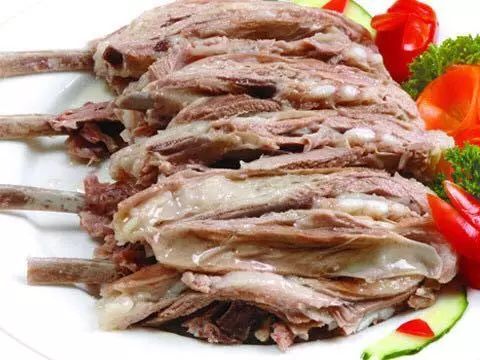 手把肉：原汁原味还是没煮熟？