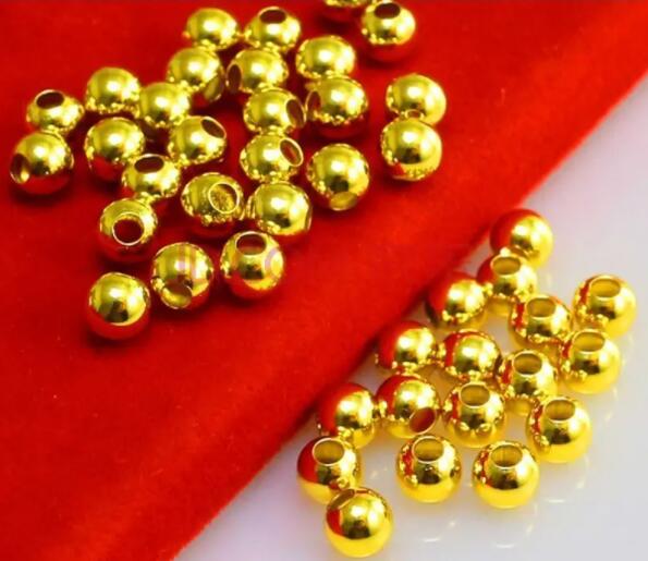 属羊的人佩戴哪种土制品或红色饰品项链蕞为吉祥？