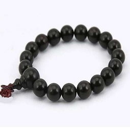 2. 吉祥饰品与绿植的选择