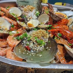 1. 天天鲜量贩式海鲜酒店：名字听着挺鲜