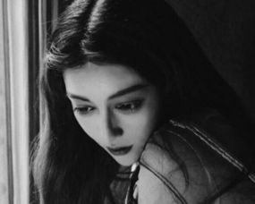 不同情境下梦见女演员的解析