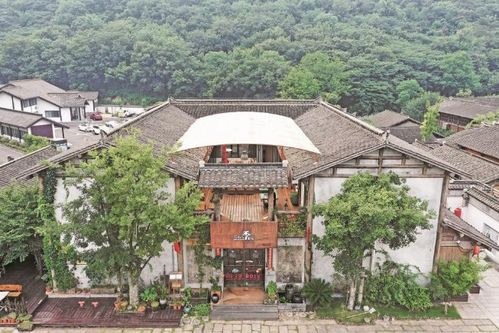 住宿?住民宿不如睡村较长家牛棚!