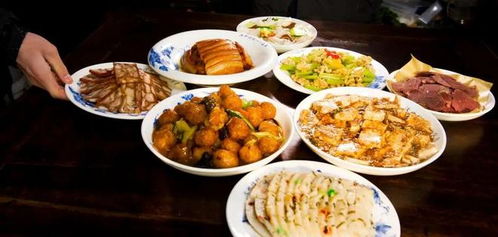 美食？不存在的只有填饱肚子