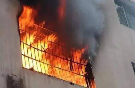 梦见火势蔓延有人被烧又扑灭，这预示着什么？