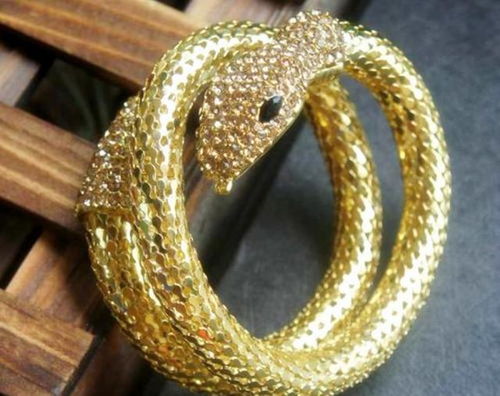 属蛇的人7月份开业吉日，最适合摆放什么旺运摆件？