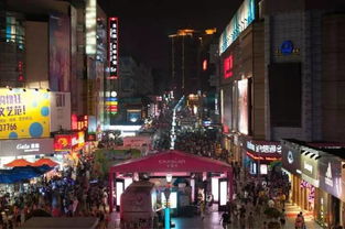 7. 五四广场：夜生活聚集地