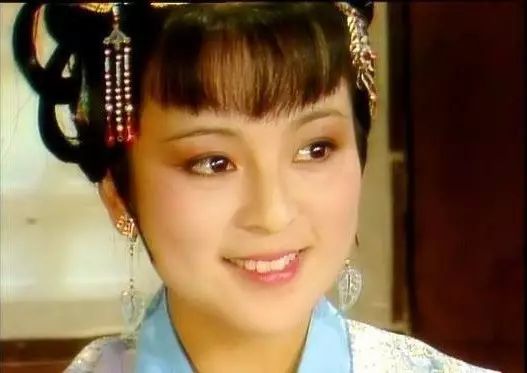 ：从国学视角审视《红楼梦》人物——以贾探春为例的生肖星座与风水意蕴
