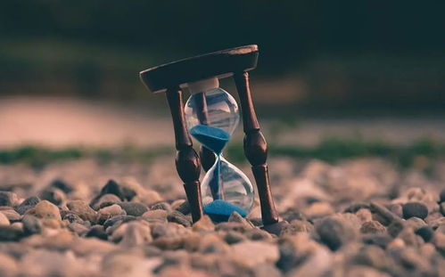 时光流逝与隐秘的重逢契机