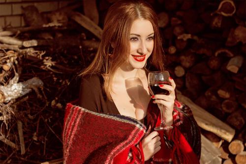 八字火旺女性命运如何？火土旺女孩命运会好吗？